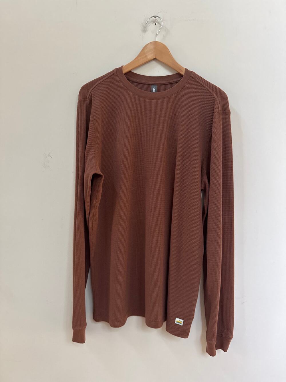 Vuori Shirt Mens L Brown Waffle Knit Crewneck Thermal Preppy Classic Outdoors